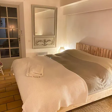Villa Avec Piscine A Gordes, En Provence *
